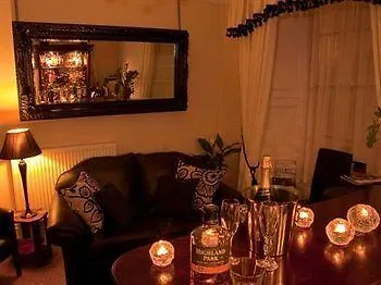 Camilla House Garden Flat Apartment *